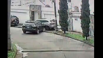 Honduras: Mujer bajo efectos del alcohol impacta contra 13 vehículos y es internada en hospital psiquiátrico