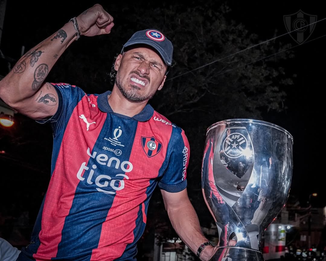 Con la casaca de Cerro