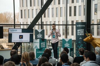 Joaquín Minari presentando Tipeando en