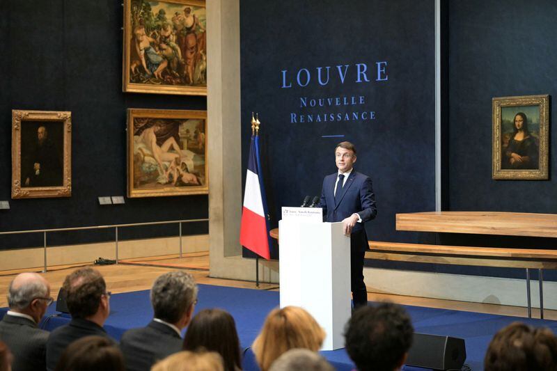 En enero, el presidente Emmanuel Macron de Francia anunció un plan para modernizar y mejorar el Museo del Louvre, cuyo costo ya se estima en 1.100 millones de euros (Bertrand Guay/Pool vía REUTERS)