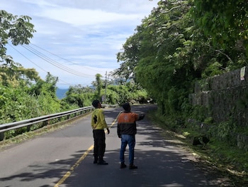 Comandos verifica las condiciones en carreteras y sectores vulnerables. (Cortesía: Comandos de Salvamento Filial Alegría)