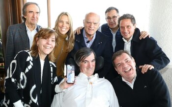 Néstor Grindetti junto a Esteban