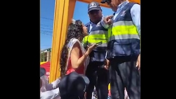 Mientras Chávez denuncia discriminación, Mayte