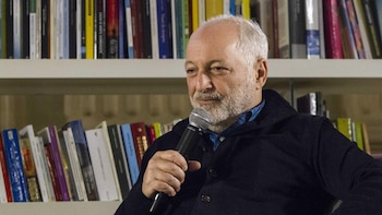 André Aciman publica 'Idilio': "El mundo es más hostil con la inmigración porque no llegan de uno en uno, sino miles"