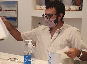 Atender el bar de Casaclub