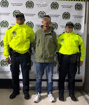 La captura de alias 24 se realizó en la Terminal de Transportes de Manizales cuando iba a abordar un vehículo intermunicipal hacia Bucaramanga - crédito Policía Nacional