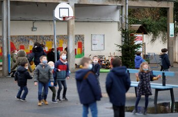 Niños en una escuela en Francia (Foto: Reuters)