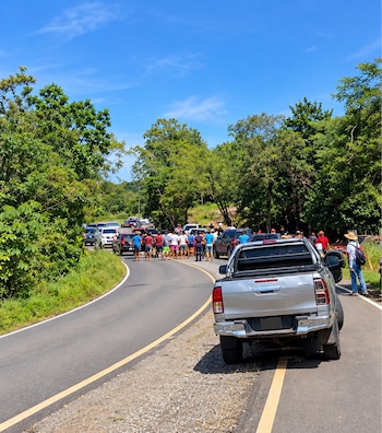 La desesperación por la demora en la entrega de ayuda humanitaria llevó a residentes de Torio a protestar, mientras otras comunidades de Herrera y Los Santos también solicitan atención urgente. Tomada de Instagram