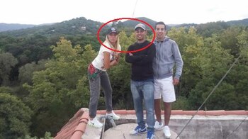 Rocío Oliva junto a su