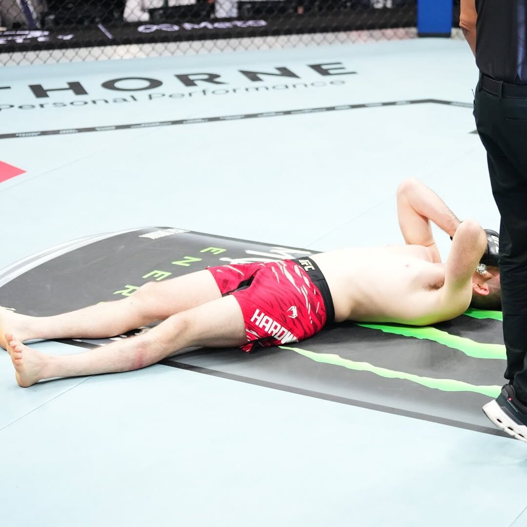 Hardwick no pudo continuar la pelea