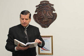 Jorge Araya García continuará como magistrado de la Sala Constitucional de Costa Rica hasta octubre de 2034, tras superar el proceso de reelección en la Asamblea Legislativa. Crédito: Sala Constitucional