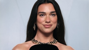 Médicos militares ucranianos agradecen a Dua Lipa por camioneta de evacuación: “Nos ayudará a salvar vidas”