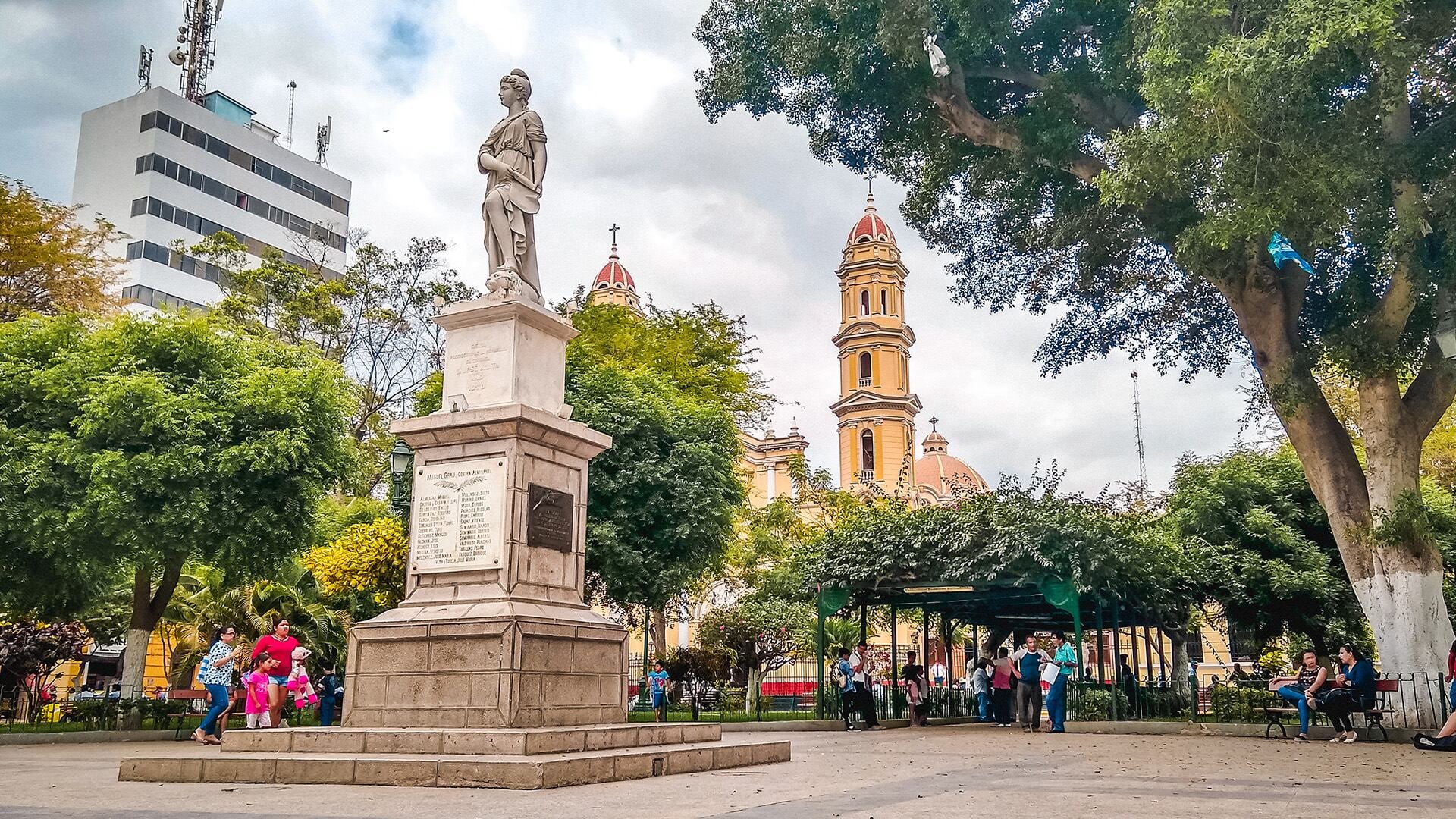 ¿Cuál es la temperatura promedio en Piura?