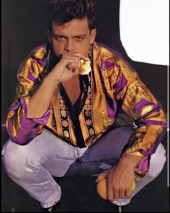 Luis Miguel con camisa Versace
