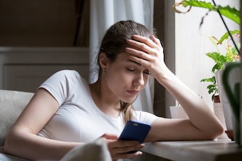 Una mujer superando una ruptura