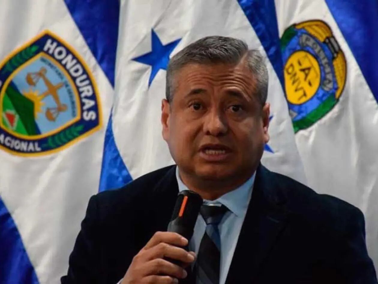 El viceministro Rommel Martínez confirmó que las órdenes judiciales fueron recibidas durante la noche del jueves. Los equipos policiales mantienen activo el procedimiento para ejecutar las órdenes contra los dos exfuncionarios. (Foto: Cortesía)