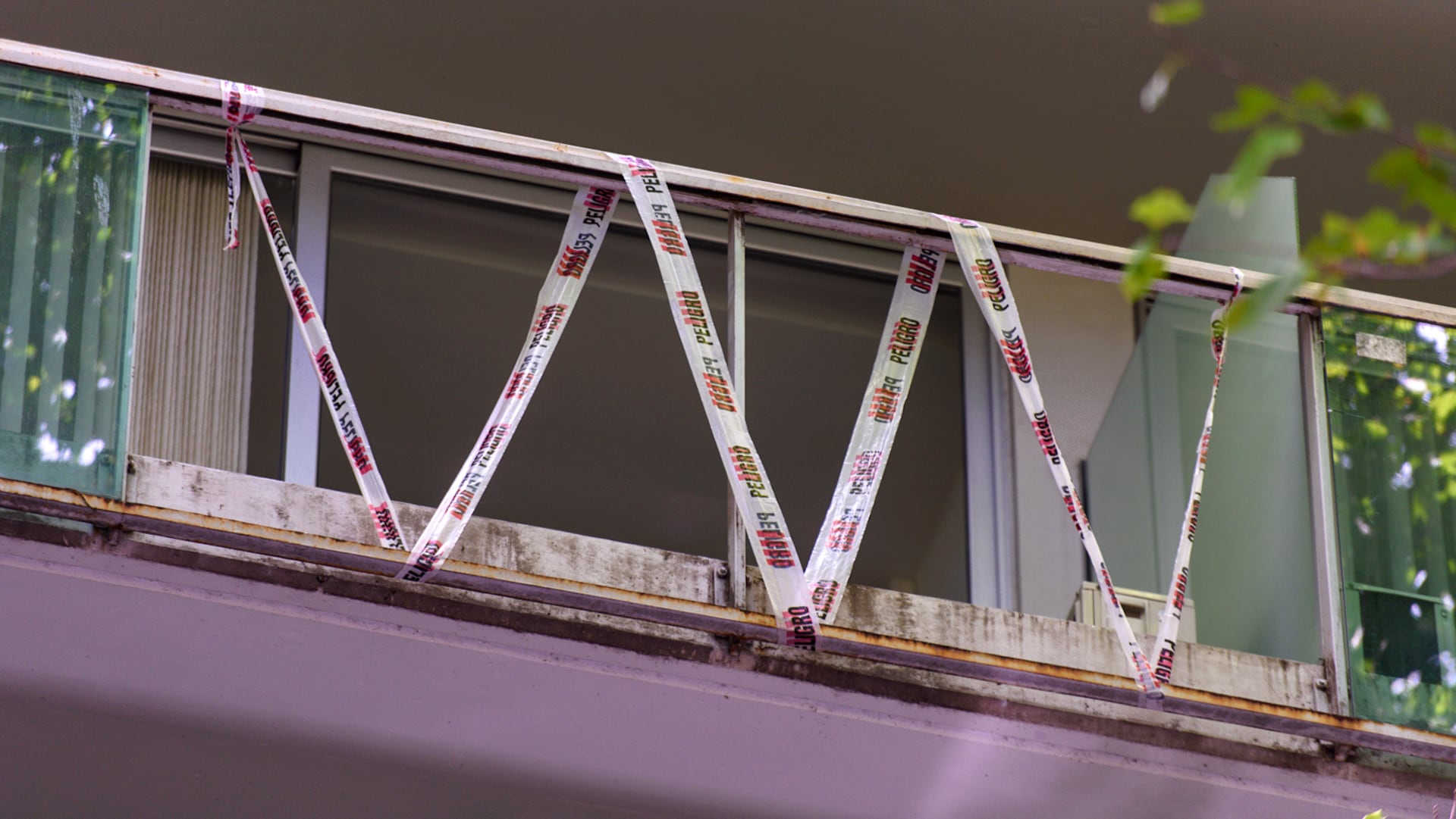 El balcón desde donde cayó el vidrio (Foto: Adrián Escandar)