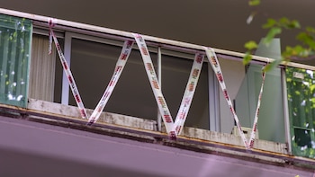 El balcón desde donde cayó