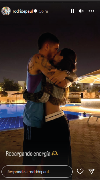 Beso y abrazo apasionado de