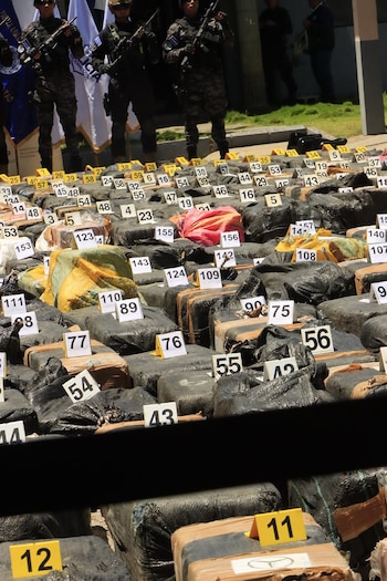La Marina Nacional realizó el 18 de junio el mayor decomiso de cocaína en la historia de El Salvador, con 6.68 toneladas. (Foto: Noticiero El Salvador)