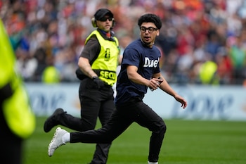 Los estadios del Mundial 2026 en Estados Unidos cuentan con francotiradores en posiciones estratégicas para vigilancia y disuasión (AP Foto/Lindsey Wasson)