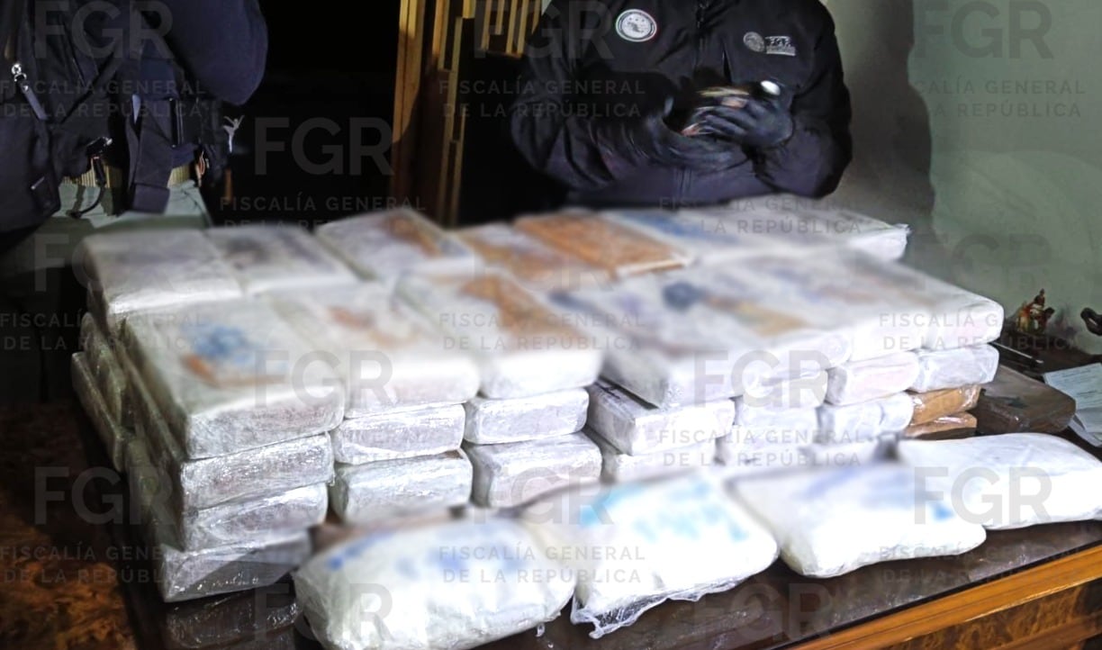 Detienen a cinco personas con armas y paquetes de cocaína durante cateos en la alcaldía Miguel Hidalgo, CDMX