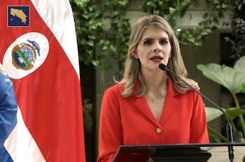 La presidenta de Costa Rica, Laura Fernández, durante el anuncio oficial de la campaña nacional para enviar ayuda humanitaria a Venezuela tras los terremotos (Cortesía CR).