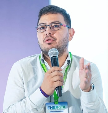 Amat David Zuluaga Guerra defendió la inversión en geología y respaldó la fracturación hidráulica con mayores capacidades técnicas y regulatorias, al tiempo que pidió decisiones energéticas con un enfoque más técnico - crédito X