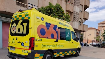 Fallece un hombre de 76 años tras sufrir una indisposición y caer de su bicicleta en la A-6050