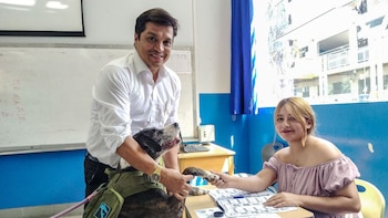 Elegantes, con sus mascotas y sonrientes: así votaron los candidatos a la presidencia en las Elecciones Perú 2026