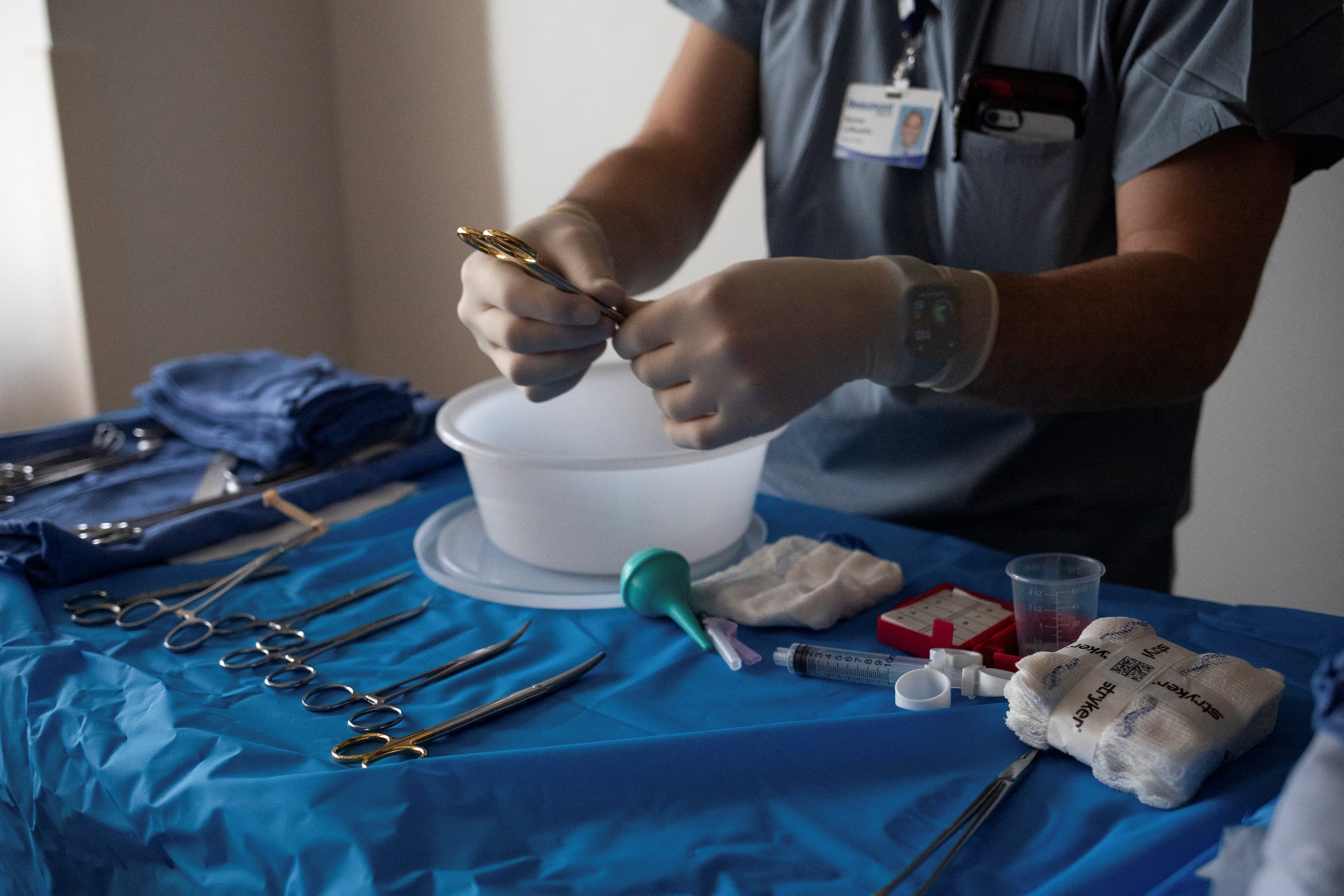 La ausencia de exención para personas sin hogar genera críticas y plantea desafíos en la implementación de los nuevos requisitos estatales de Medicaid (REUTERS/Emily Elconin)