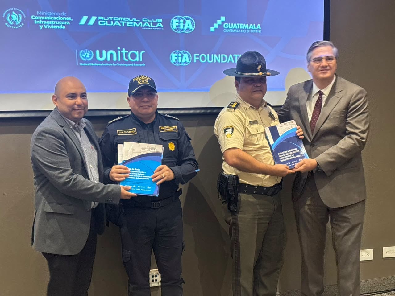 Guatemala presenta dos herramientas para prevenir riesgos en la infraestructura vial