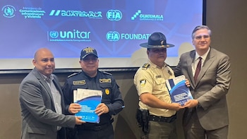 Guatemala presenta dos herramientas para prevenir riesgos en la infraestructura vial