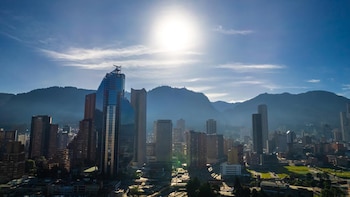 Bogotá tendrá inicio de semana seco, pero desde el miércoles aumentará la probabilidad de lluvias ligeras, con temperaturas entre 8 °C y 21 °C - crédito Idiger