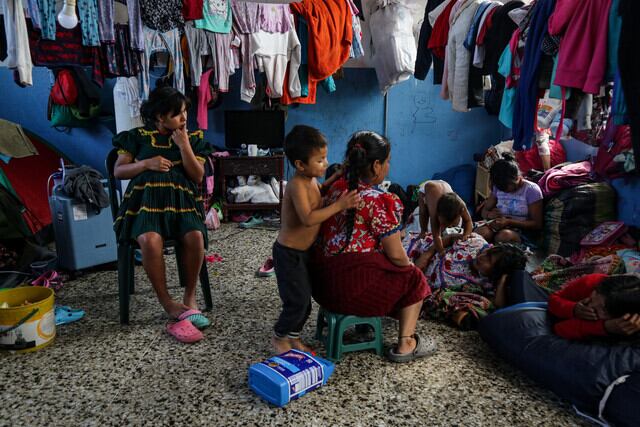 La población embera vive en riesgo debido al mal estado de la estructura y al peligro de que haya explosiones por pipetas - crédito Mariano Vimos / Colprensa