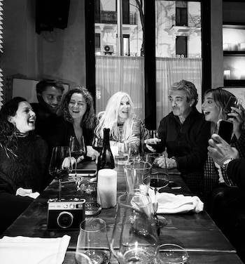 La mesa de Susana, repleta