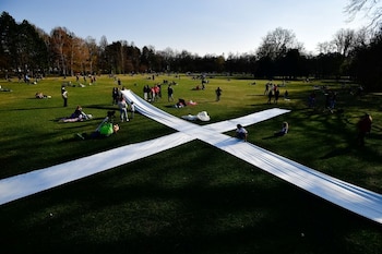 Activistas dan forma a dos