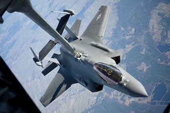 FILE PHOTO: A U.S. Air Force F-35 Lightning II aircraft assigned to the 34th Fighter Squadron receives fuel from a KC-10 Extender aircraft over Poland, February 24, 2022. U.S. Air Force/Senior Airman Joseph Barron/Handout via REUTERS THIS IMAGE HAS BEEN SUPPLIED BY A THIRD PARTY./File Photo