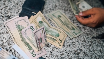 Delincuentes pagaban hasta USD 25 por encuestas falsas y abrían cuentas digitales a nombre de las víctimas en El Salvador