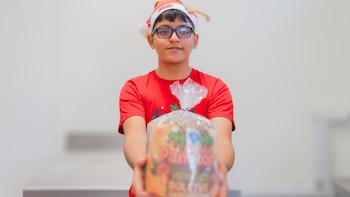 Adolescente lanza su propio panetón