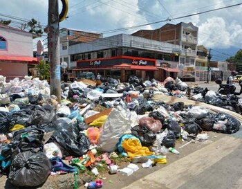 Se acumulan 15.000 toneladas de