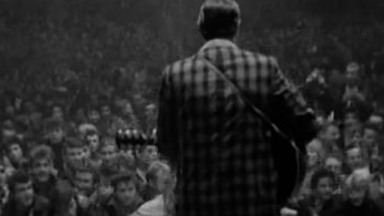 Bill Haley frente a su