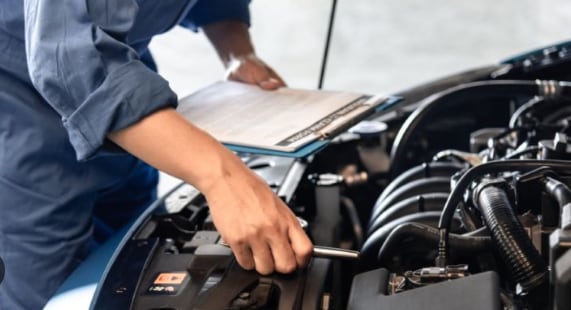 La suspensión del centro implica desconexión inmediata del Runt y la imposibilidad de expedir certificados de revisión técnico-mecánica y emisiones contaminantes - crédito Freepik