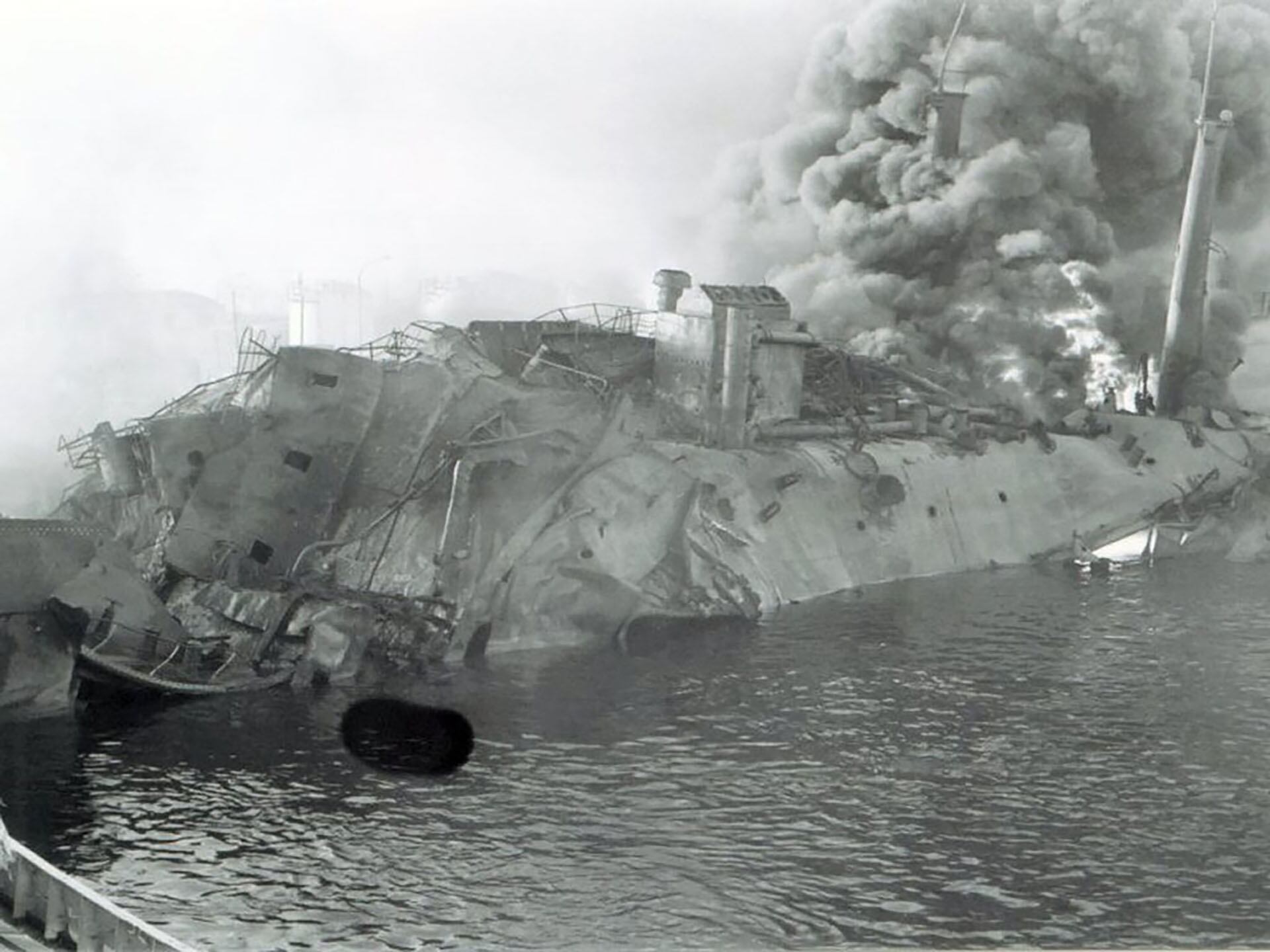 El buque tanque “Perito Moreno” tenía 172 metros de eslora y contenía 21 tanques, con una capacidad de 25.386 metros cúbicos de combustible