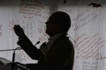 En el mensaje, los autores