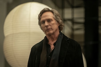 William Fichtner interpreta a Jasper,