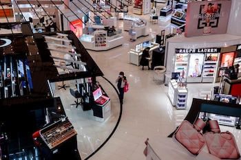 Ciudad de México reabre centros comerciales pese a la presión hospitalaria