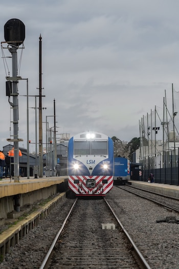 La nueva locomotora del tren San Martín se incorporó en el marco de la Emergencia Ferroviaria decretada por el Gobierno Nacional