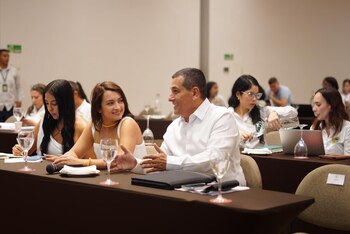 Andrea Petro, directora de OCM, aplaudió la gestión del alcalde contra la trata de personas, en una mesa liderada por el Distrito con distintos actores - crédito @andreapetro91 / X