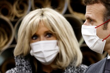 Brigitte Macron junto a Emmanuel